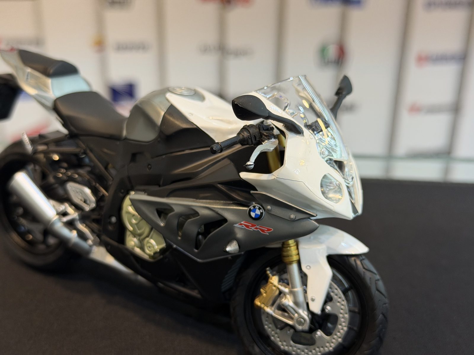 بی ام و S1000RR سفید طوسی — تصویر 3