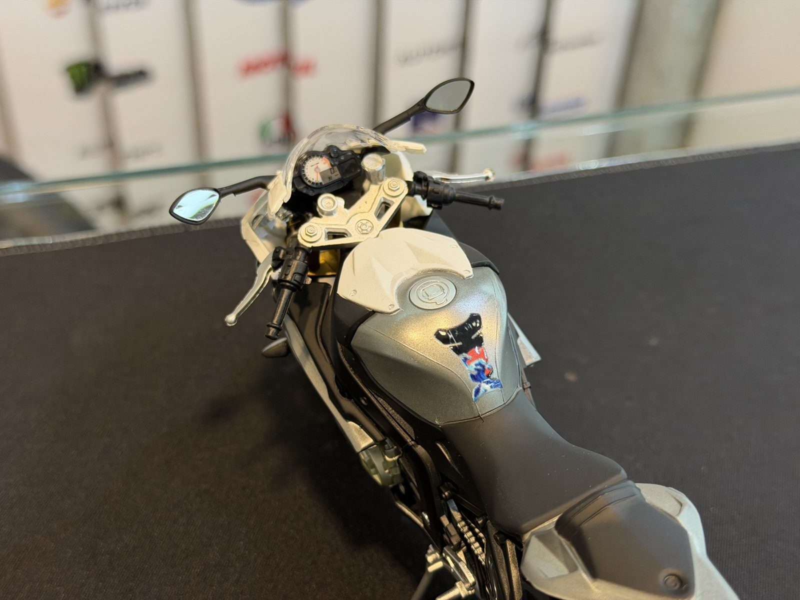 بی ام و S1000RR سفید طوسی — تصویر 4