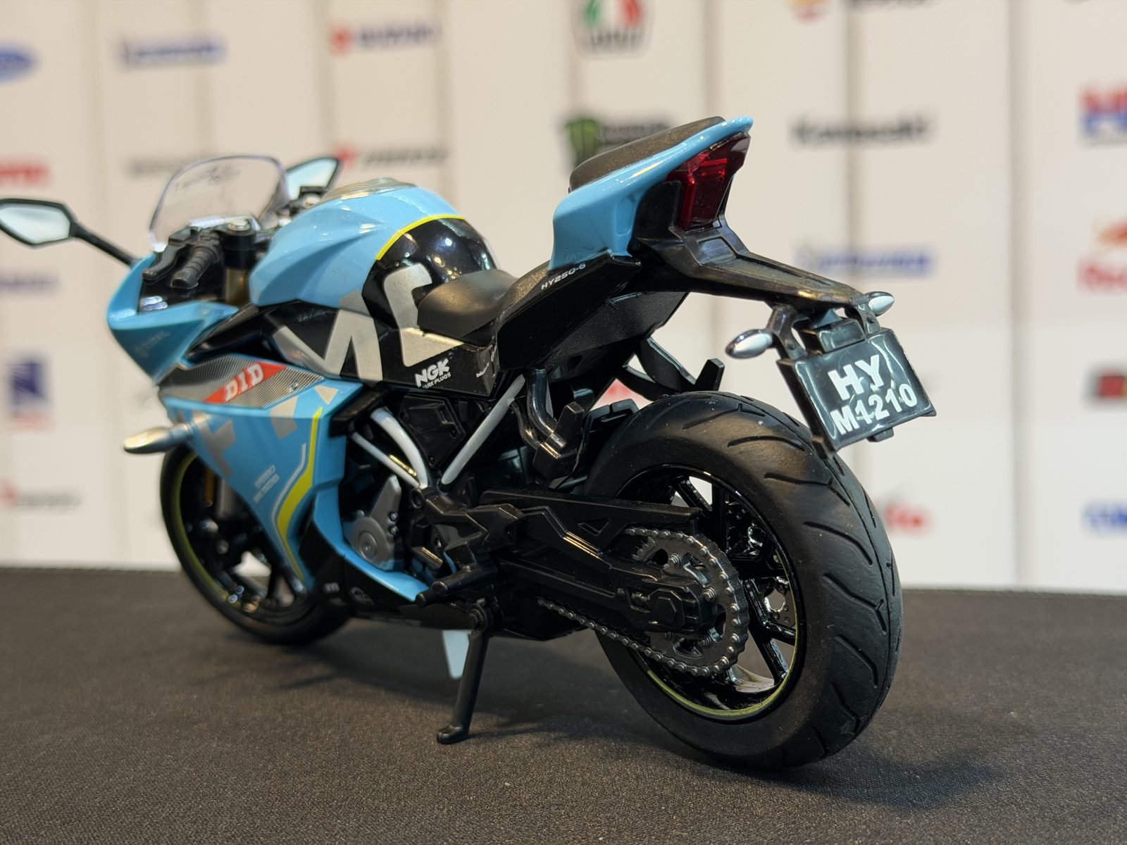 سی اف 250 آبی — تصویر 6