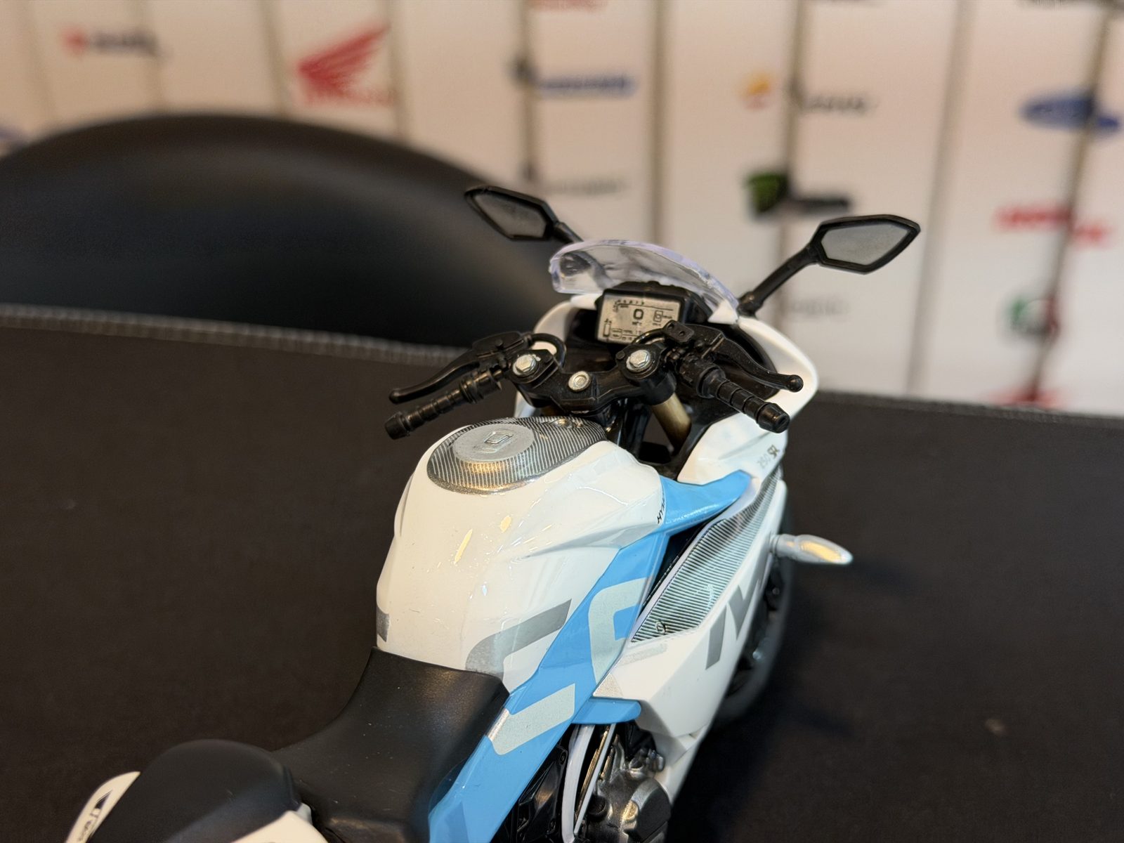 سی اف 250 سفید — تصویر 4