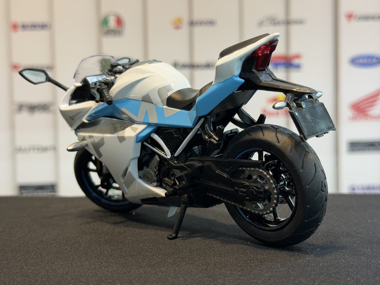 سی اف 250 سفید — تصویر 6