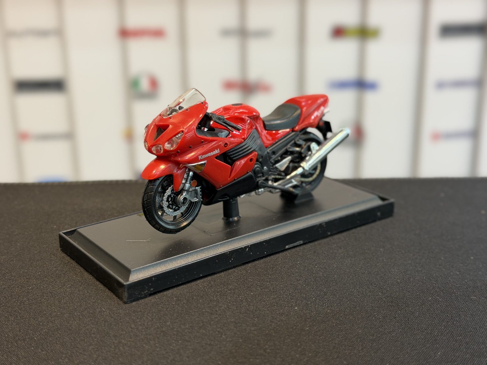 کاوازاکی ZX14R قرمز — تصویر 2