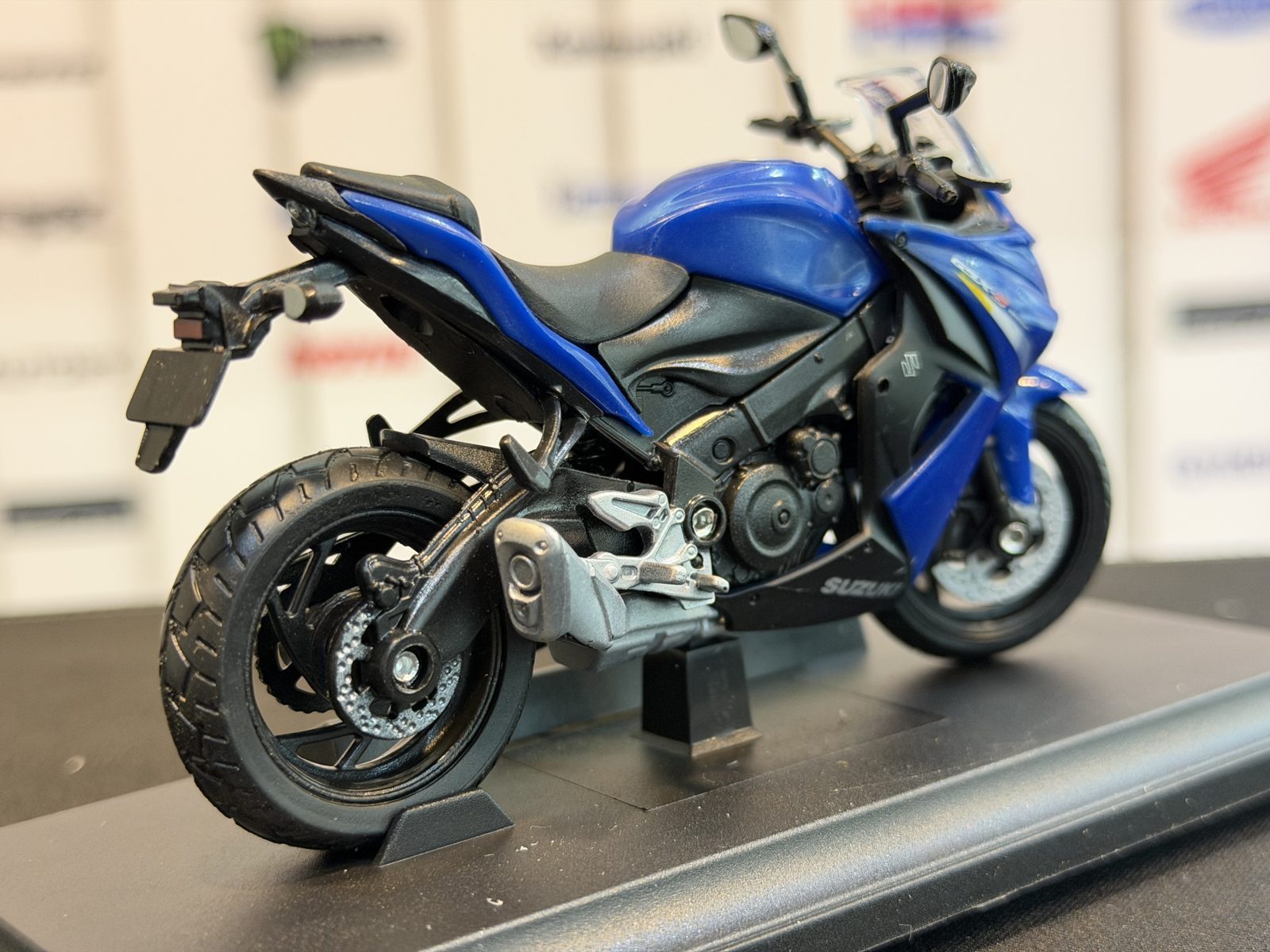 سوزوکی GSXS1000F — تصویر 4